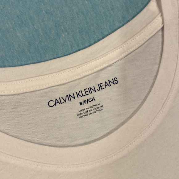 Calvin Klein Jeans T-shirt New w/tags Perfect Condition-Small - Picture 4 of 6